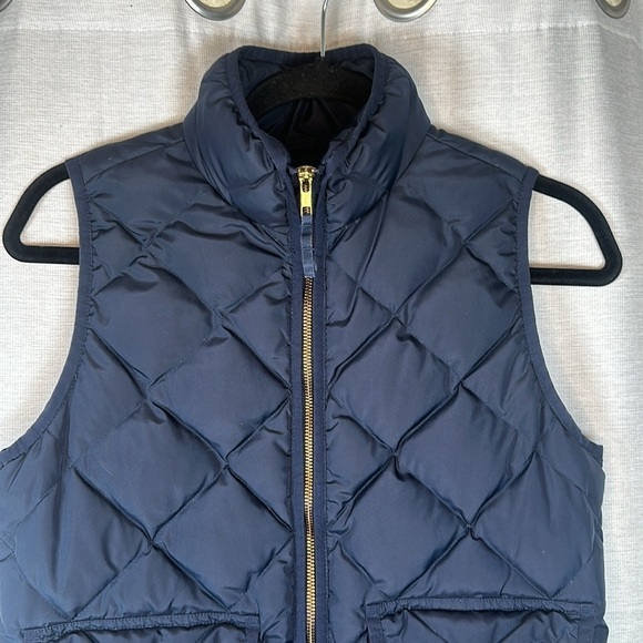 J.CREW DOWN VEST SIZE(XS) - Picture 3 of 5